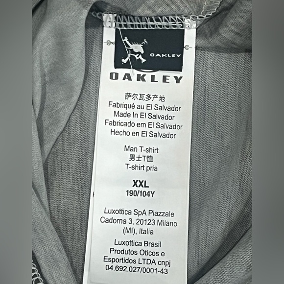 Green, Grey, and Dark Green Oakley Camo Tee XXL Custom Fit New without Tags - Picture 3 of 9